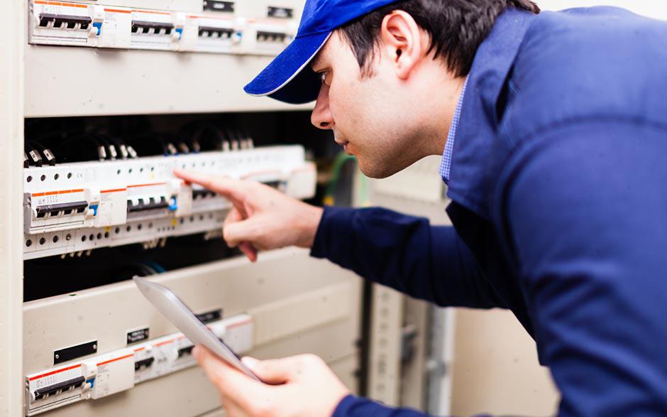 cherche électricien Le Bourget